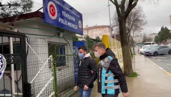 Pendik’te Makas Atarak Trafiği Tehlikeye Sokan Şüpheliye 2 Bin 678 Tl Ceza