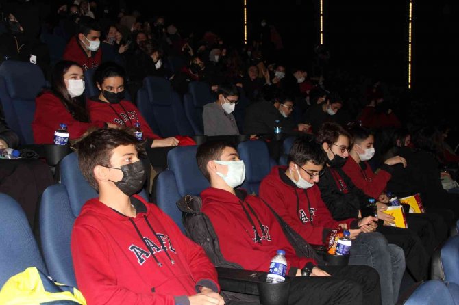 Vali Ve Öğrenciler ’Malazgirt 1071’ Filmini İzledi