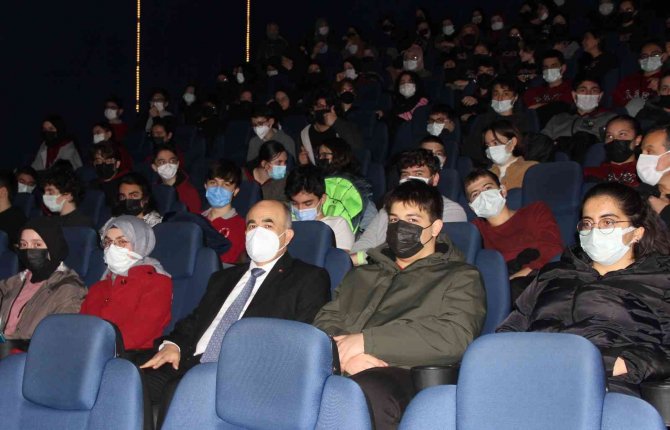 Vali Ve Öğrenciler ’Malazgirt 1071’ Filmini İzledi