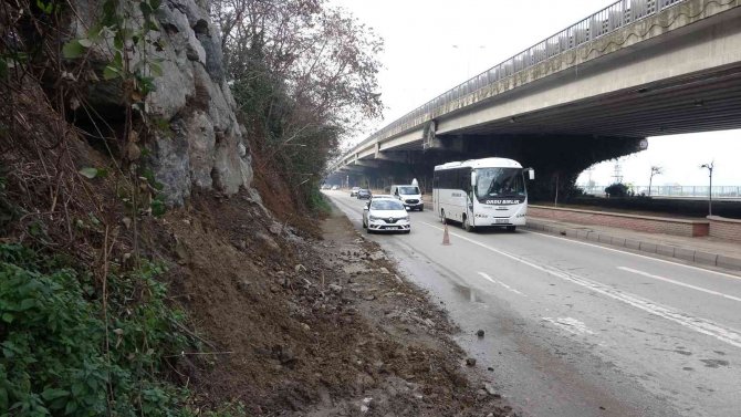 Yamaçta Heyelana Yol Açan Yağmur Suyuna Çözüm Bulunacak