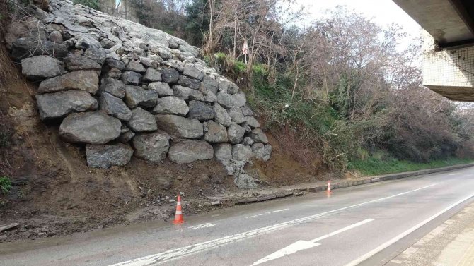 Yamaçta Heyelana Yol Açan Yağmur Suyuna Çözüm Bulunacak