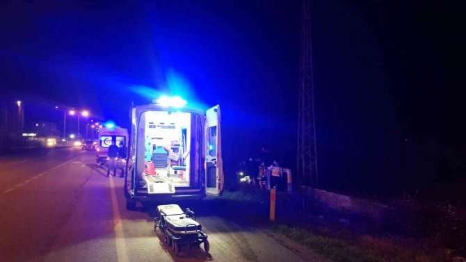 Hafif Ticari Araç Şarampole Devrildi: 1 Yaralı