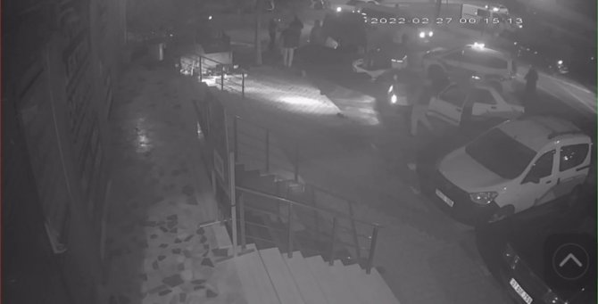 Sancaktepe’de Kiralık Araç Çalan 3 Kişi, Polisten Kaçarken Kaza Yapıp Takla Attı