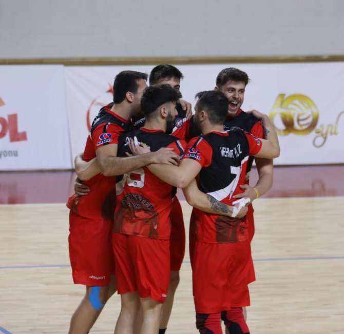 Voleybol 2. Lig Erkekler Yarı Final Maçları Sivas’ta Başladı