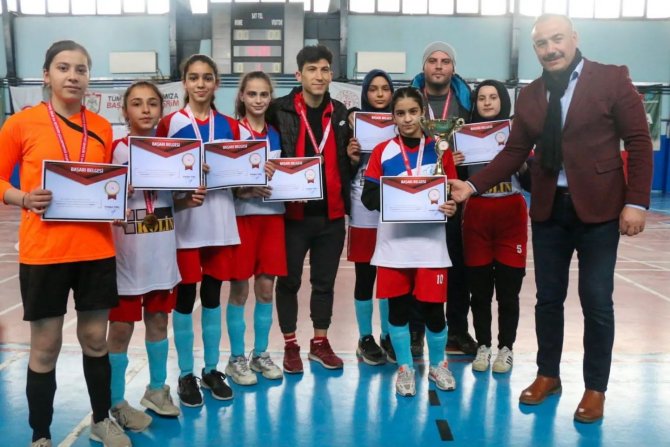 Okullar Futsalda Rekabet Etti