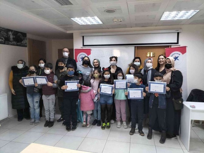 Maltepe’de 130 Miniğe İ̇ngilizce Sertifikası