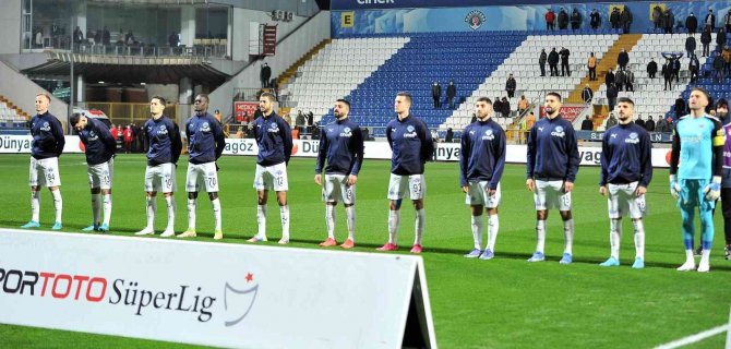 Spor Toto Süper Lig: Kasımpaşa: 0 - Fenerbahçe: 1 (Maç Devam Ediyor)