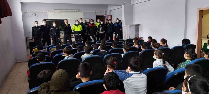 Mersin Polisi Öğrencilerle Buluştu