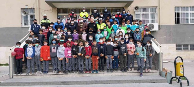 Mersin Polisi Öğrencilerle Buluştu
