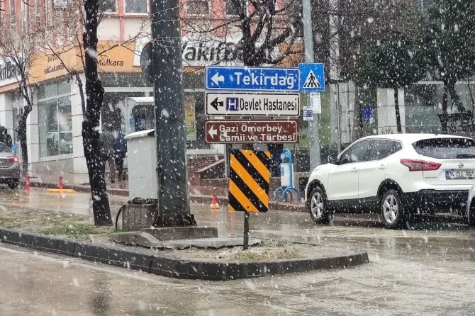 Kar, İ̇stanbul Sınırına Dayandı