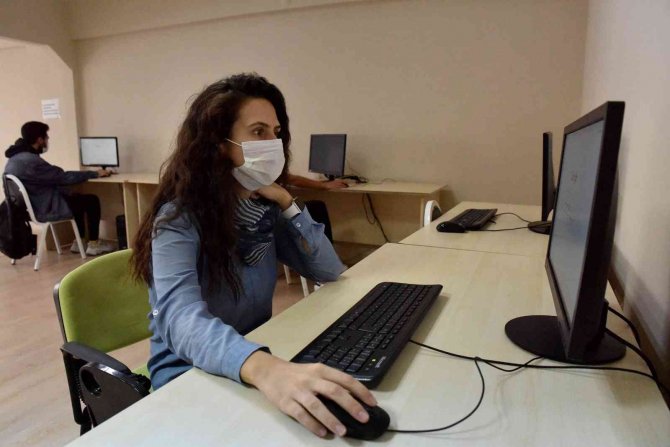 Dakikalar İçinde Bin 250 Genç Kayıt Oldu