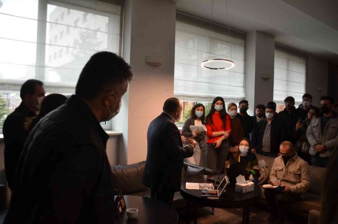 Ukrayna’daki Türk Vatandaşları, Varşova Büyükelçiliği Ve İş Adamları Tarafından Karşılandı