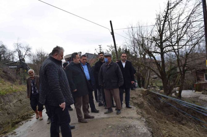 Ak Parti Teşkilatı Heyelan Bölgesinde İnceleme Yaptı