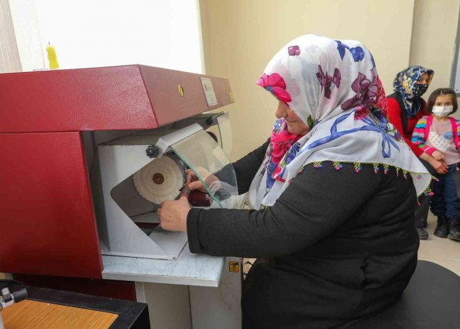 Van Büyükşehir Belediyesinden Kadınlara Savatlı Gümüş İşlemeciliği Kursu