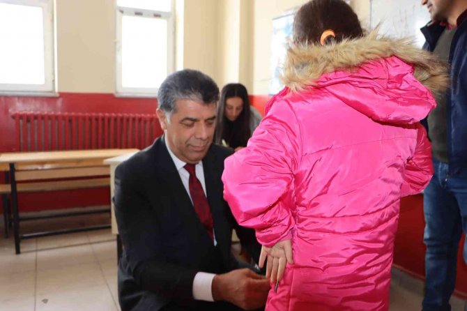 Vedaş’tan Öğrencilere ‘Her Mevsim Tebessüm’ Hediyesi