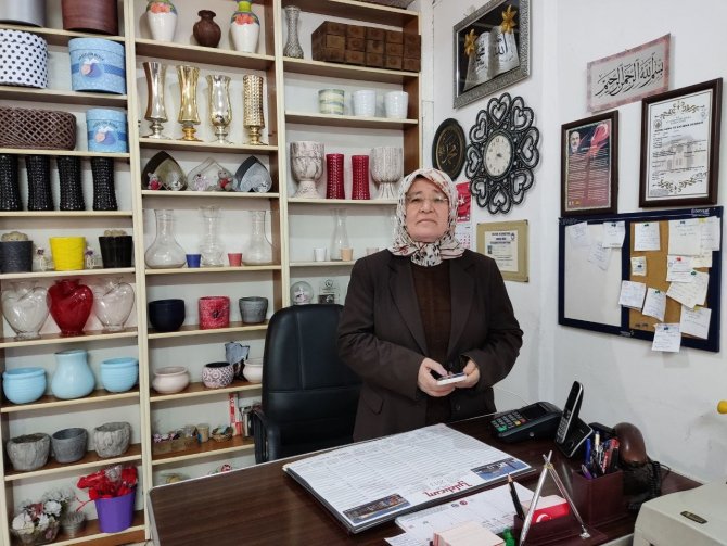 28 Şubat’ta Öğrencilerin Dükkanına Sığınarak Namaz Kıldığı Kadın O Anları Anlattı