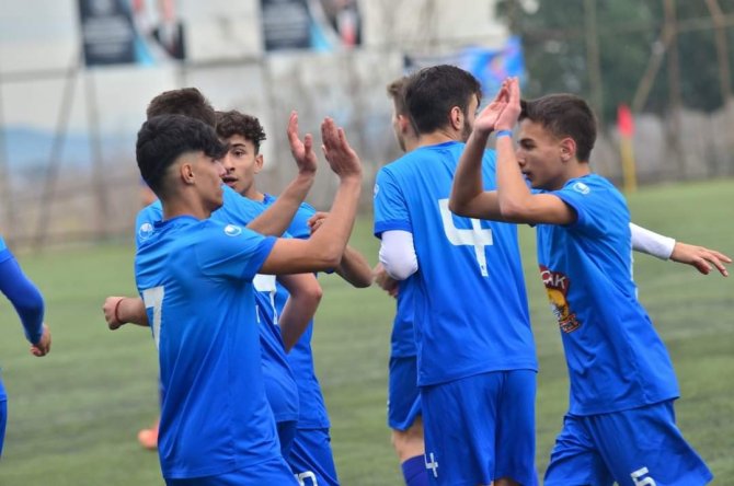 Yunusemre Belediyespor U18 Takımı Namağlup Grup Şampiyonu Oldu