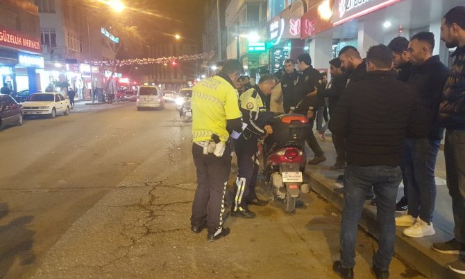 Otomobil İle Elektrikli Bisiklet Çarpıştı: 1 Yaralı