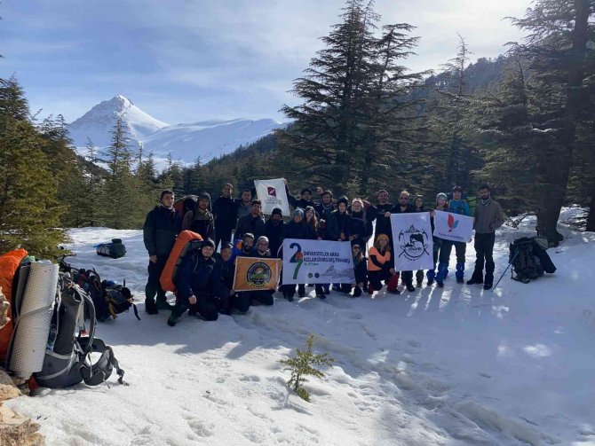Üniversiteli Dağcılar Kızlar Sivrisi’ne Tırmandı