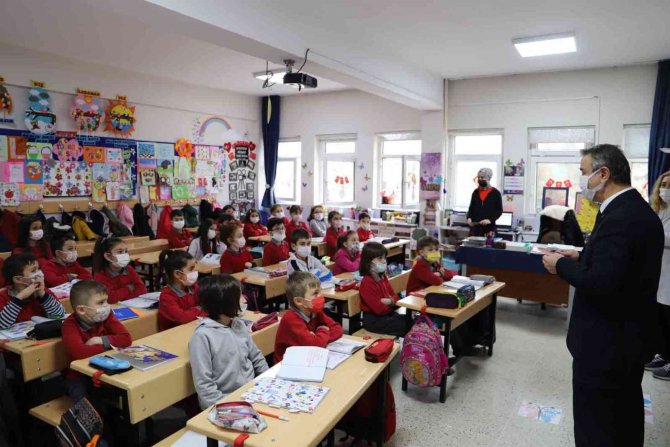 Rektör Elmacı İlkokul Öğrencileriyle Buluştu