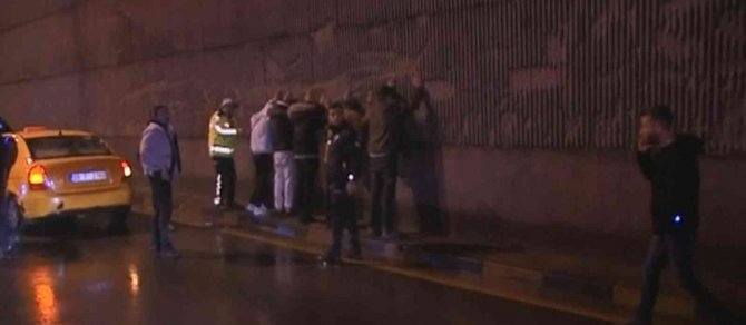 Ankara’da Polisin "Dur" İhtarına Uymayan Sürücü Ters Yönde İlerleyen Başka Bir Otomobille Kafa Kafaya Çarpıştı: 1 Yaralı
