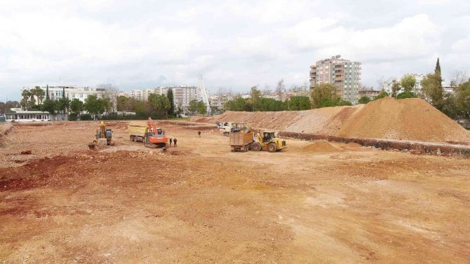 Tıp Fakültesi Otoparkı Temel Kazısı Yüzde 95 Tamamlandı