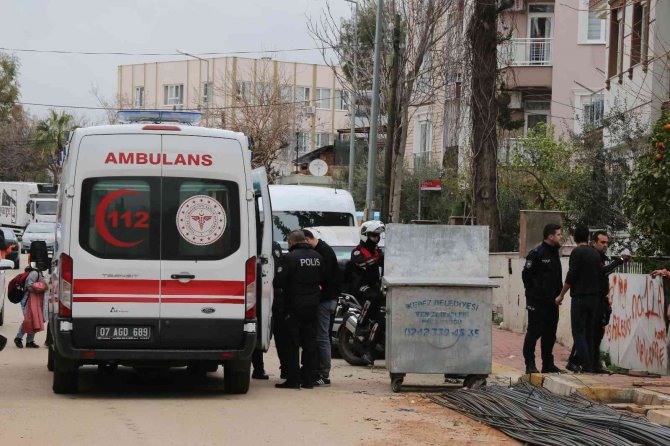Sırtından Bıçaklandı, Bıçağı Kendisi Çıkardı
