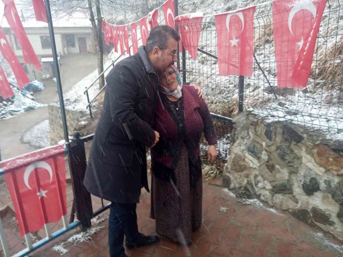 Antalyaspor Başkanı Aziz Çetin, Özkan Sümer Ve Şehit Eren Bülbül’ün Mezarını Ziyaret Etti