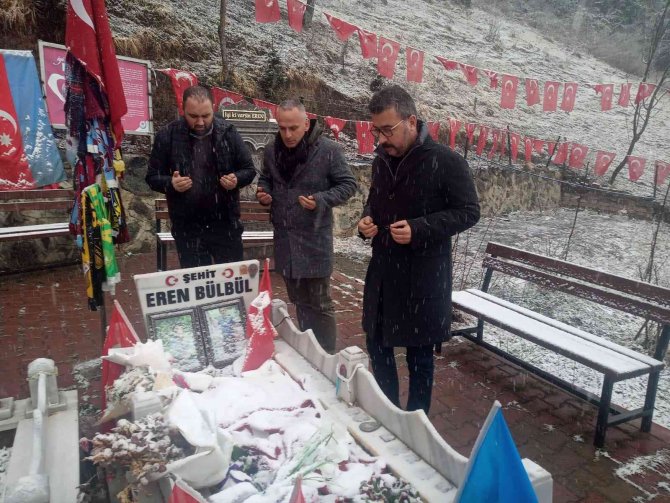 Antalyaspor Başkanı Aziz Çetin, Özkan Sümer Ve Şehit Eren Bülbül’ün Mezarını Ziyaret Etti