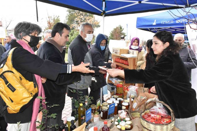 Tarsus Belediyesi, İ̇zmir Tohum Takas Şenliğine Katıldı