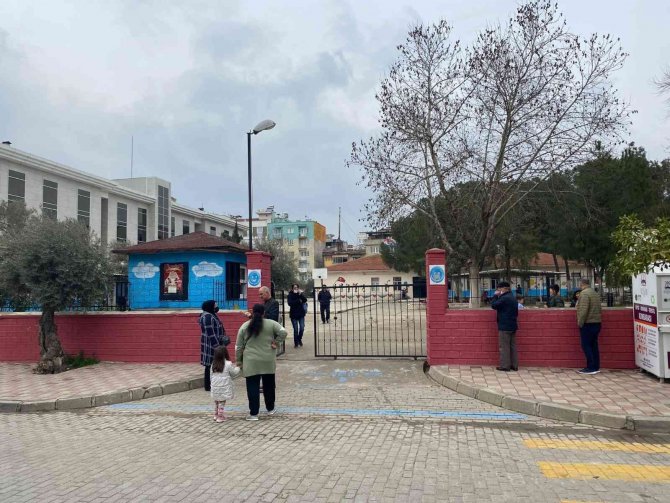 Okulun Kazan Dairesindeki Duman Panikletti