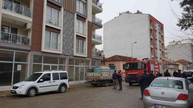 Televizyon Üzerine Devrilen Elektrikli Isıtıcı Yangına Neden Oldu