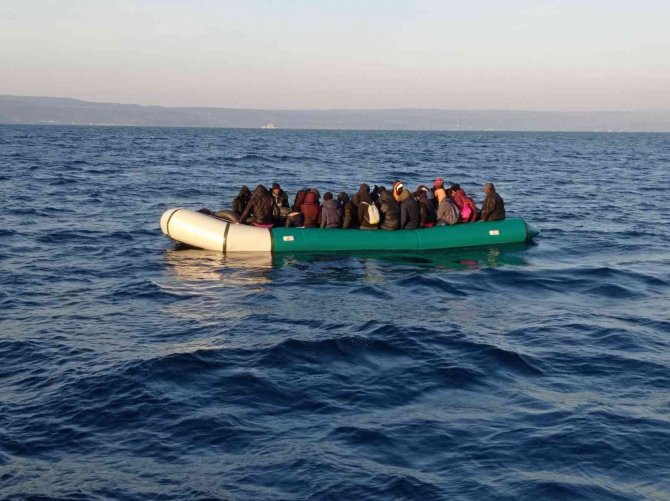 Balıkesir Açıklarında 35 Düzensiz Göçmen Sahil Güvenlik Tarafından Kurtarılırdı