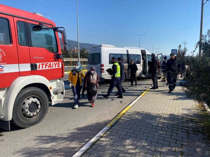 Otomobil Minibüs İle Çarpıştı: 1 Ölü, 5 Yaralı