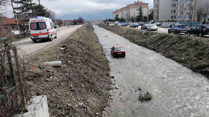Bolu’da, Alkollü Sürücü Otomobille Dereye Uçtu