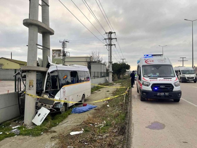 Bandırma’da Servis Otobüsü Yoldan Çıktı: 1 Ölü