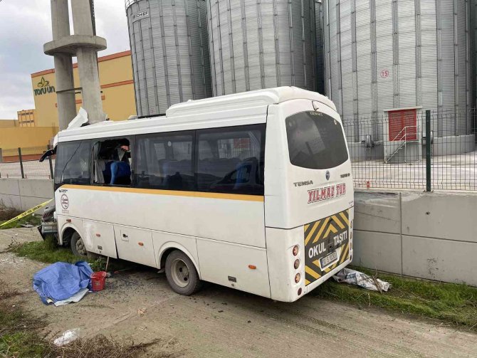Bandırma’da Servis Otobüsü Yoldan Çıktı: 1 Ölü