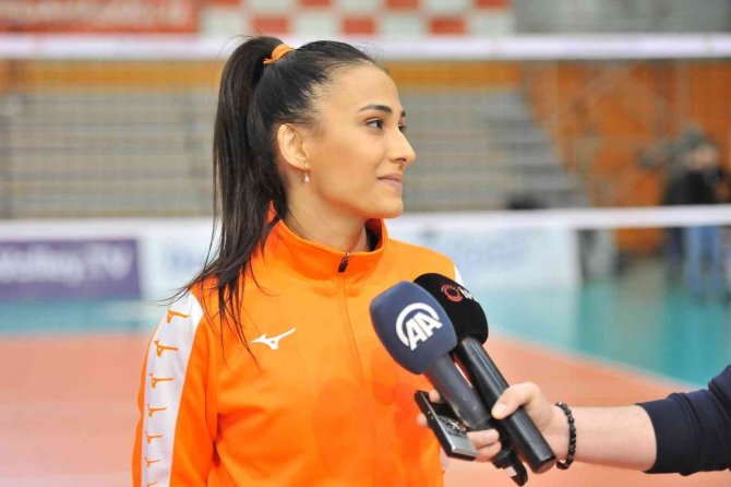 Simge Aköz: “Tek Amacımız Kupayı Eve Getirmek”