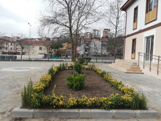 Derince’de Peyzaj Çalışmaları Devam Ediyor
