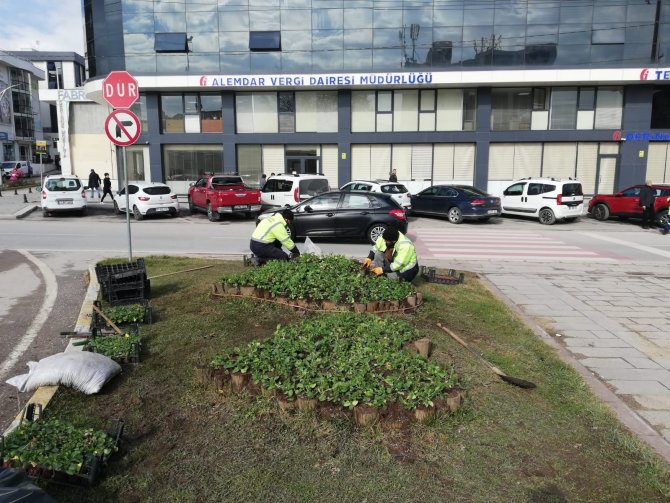 Derince’de Peyzaj Çalışmaları Devam Ediyor