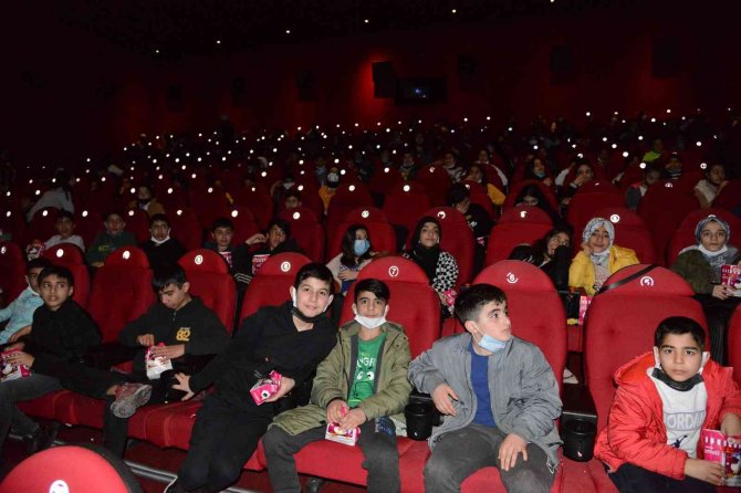 Uyanış Gençlik “Malazgirt 1071” Filmini İzledi
