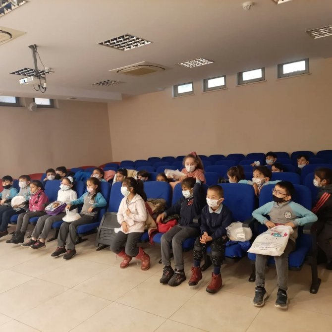 Minikler Kütüphanede Buluşmaya Devam Ediyor
