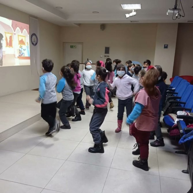 Minikler Kütüphanede Buluşmaya Devam Ediyor