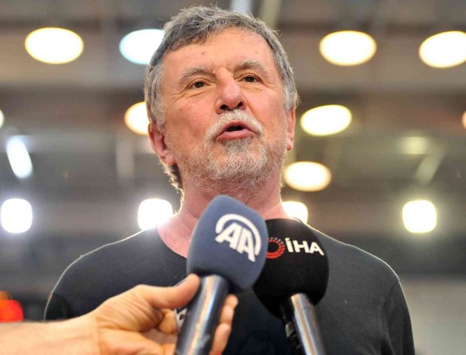 Faruk Eczacıbaşı: “Kupayı Getirmeyi Bekliyoruz
