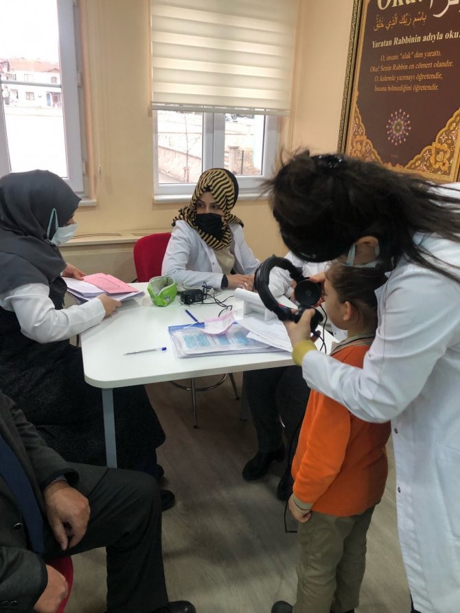İ̇lkokul Öğrencileri İşitme Tarama Testlerinden Geçiriliyor