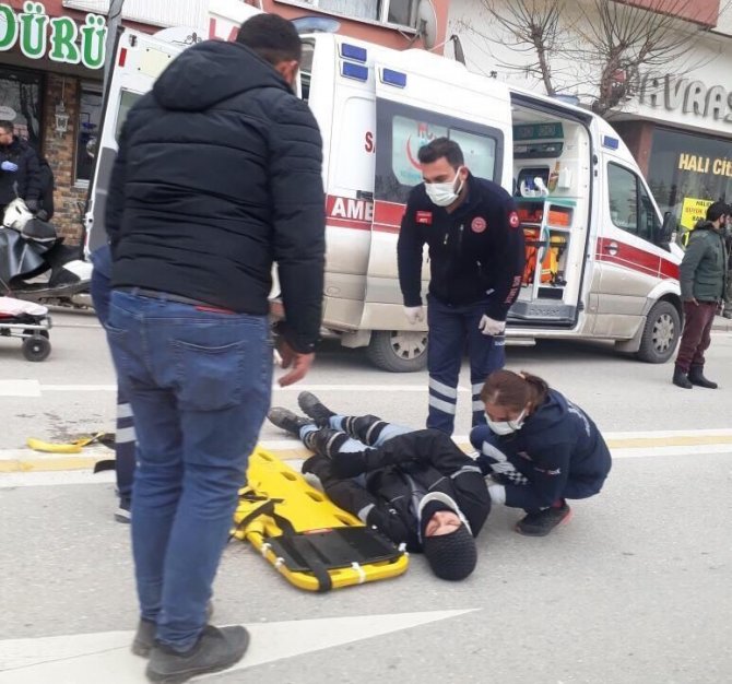 Yayaya Çarpmamak İsterken Yaralandı