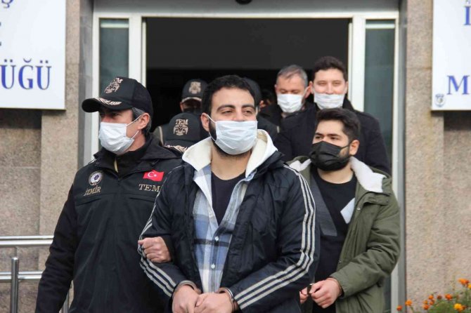 İ̇zmir’deki Fetö Operasyonunda, Eyalet Kasası Suçunu İtiraf Etti