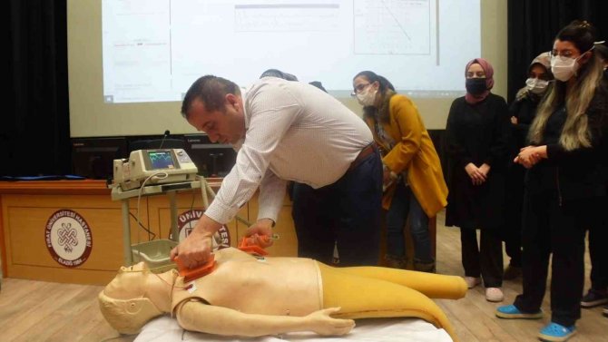 Fü Hastanesi Çalışanlarına Temel Ve İleri Yaşam Desteği Eğitimi Verildi