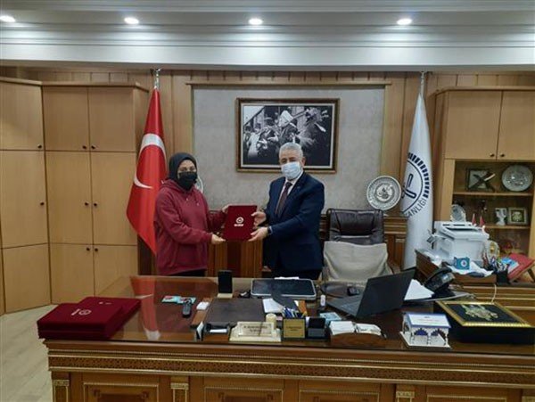 Sınavda Başarılı Olan Öğrencilere Hafızlık Belgeleri Verildi