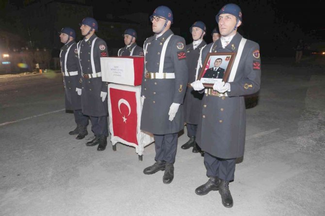 Hakkari’de Şehit Olan Asker İçin Tören